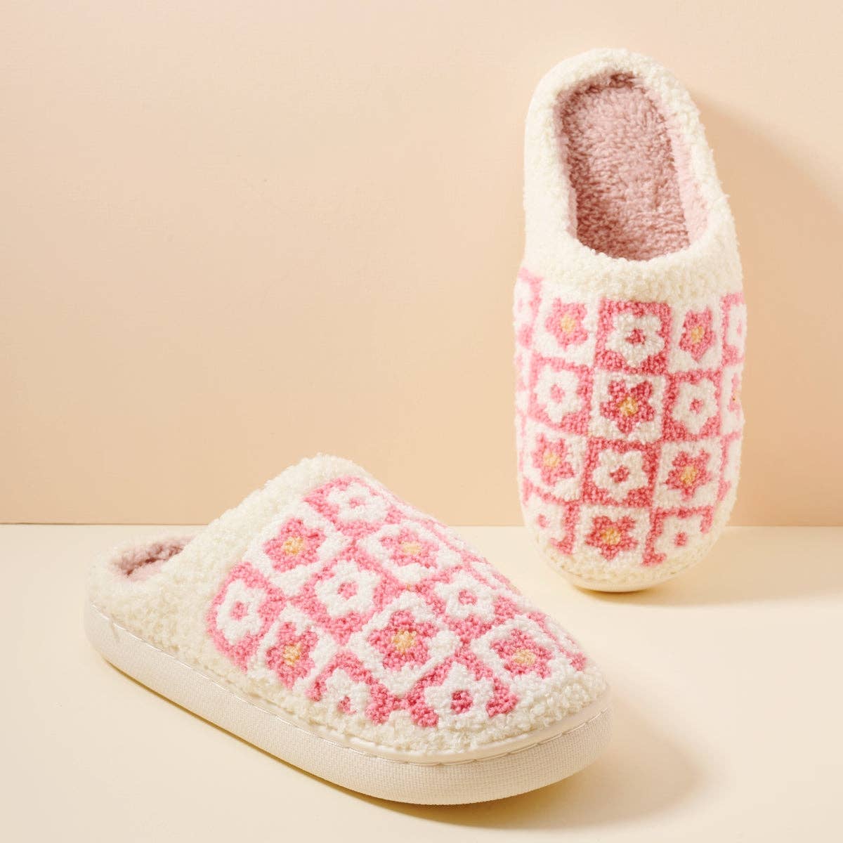 Flower Checker Fuzzy Fleece Soft Slipper: KHAKI / ONE(6)