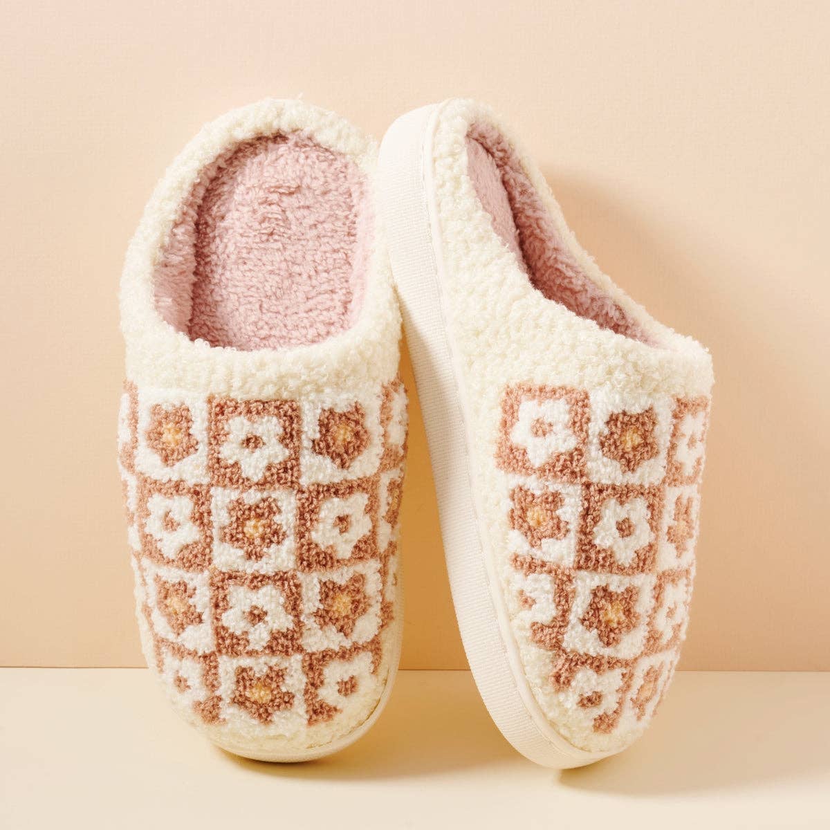 Flower Checker Fuzzy Fleece Soft Slipper: KHAKI / ONE(6)