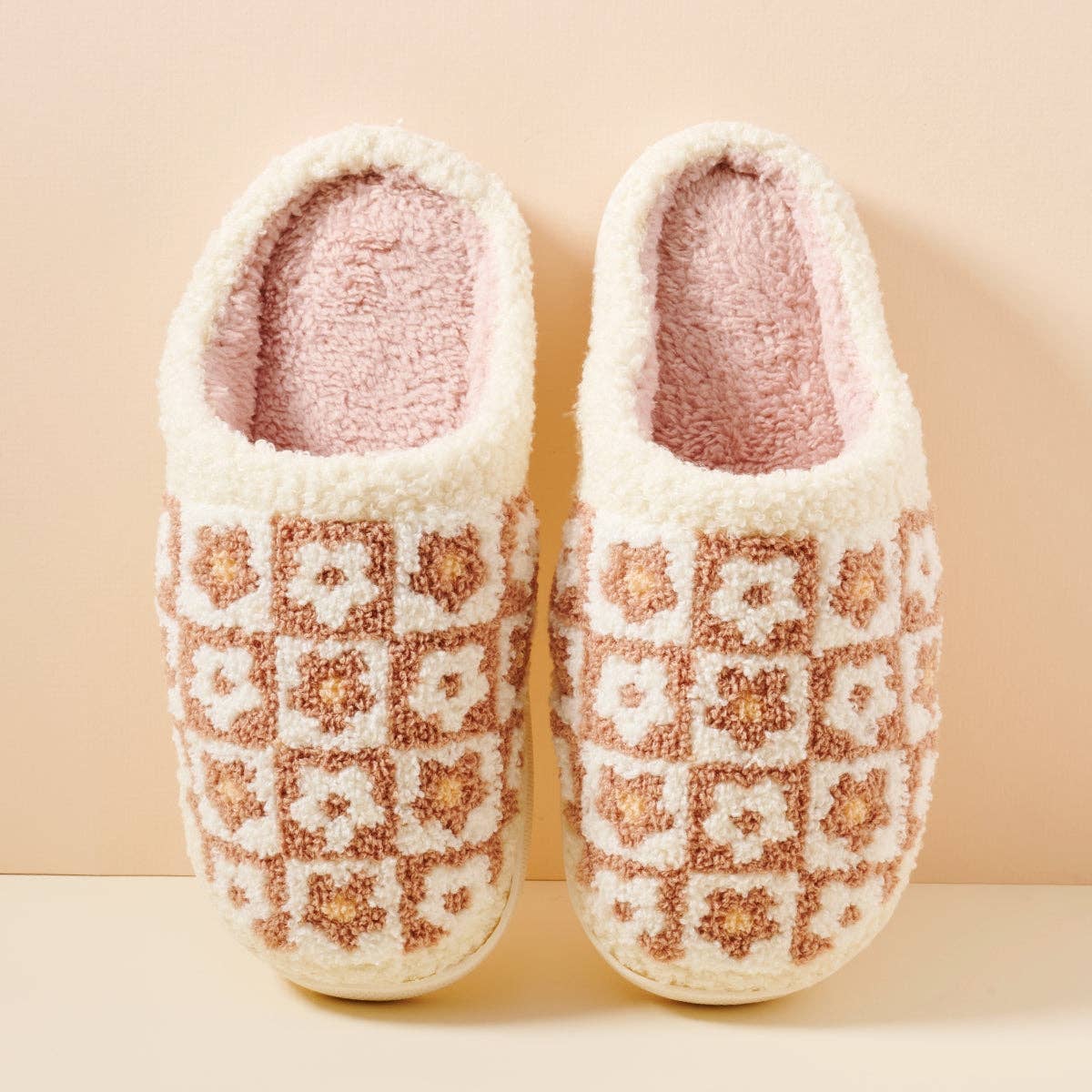 Flower Checker Fuzzy Fleece Soft Slipper: KHAKI / ONE(6)