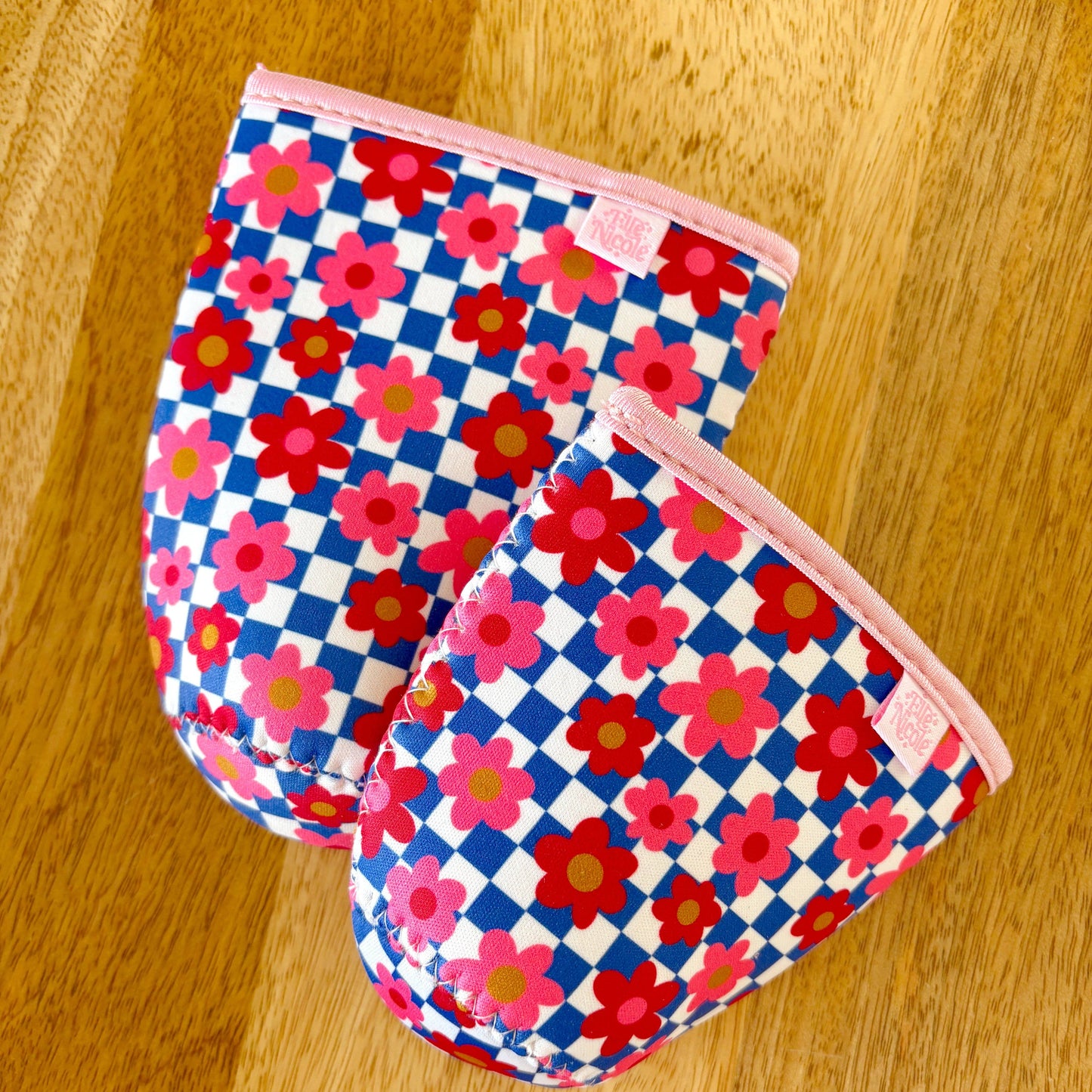 Coffee Cup Cover - Retro Bold Check - Iced Drink Sleeve: Small / 16oz