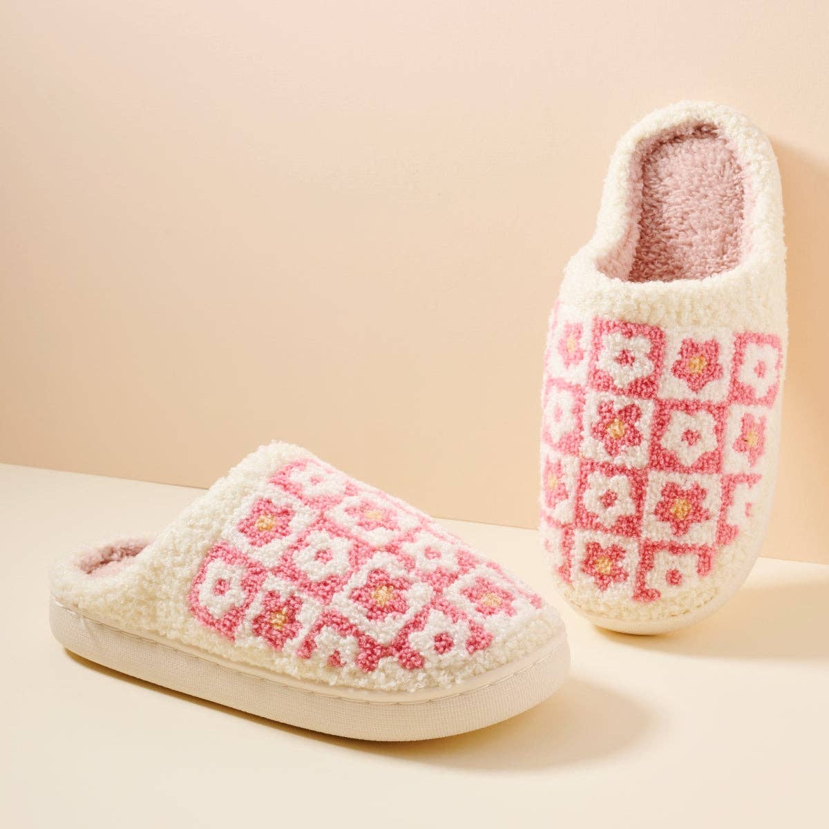 Flower Checker Fuzzy Fleece Soft Slipper: KHAKI / ONE(6)